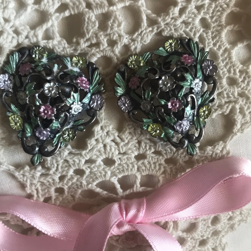 VINTAGE HEART FLOWER EARRINGS